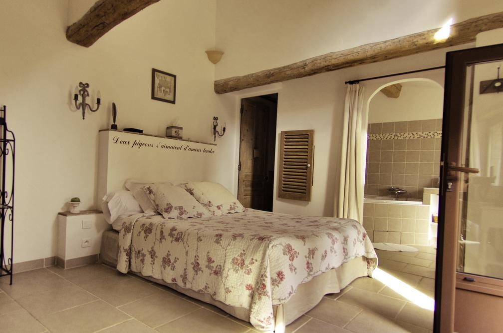L'Abri Du Poete Bed & Breakfast Besse-sur-Issole Room photo